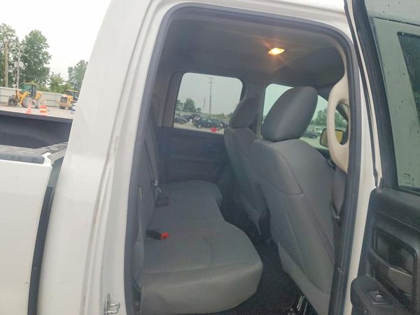2018 RAM 1500 ST QUAD CAB 4X2