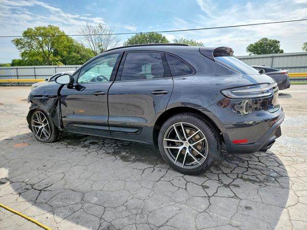 2025 PORSCHE MACAN