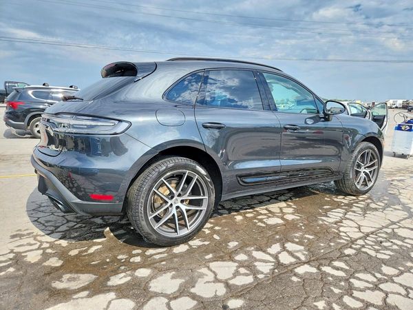 2025 PORSCHE MACAN