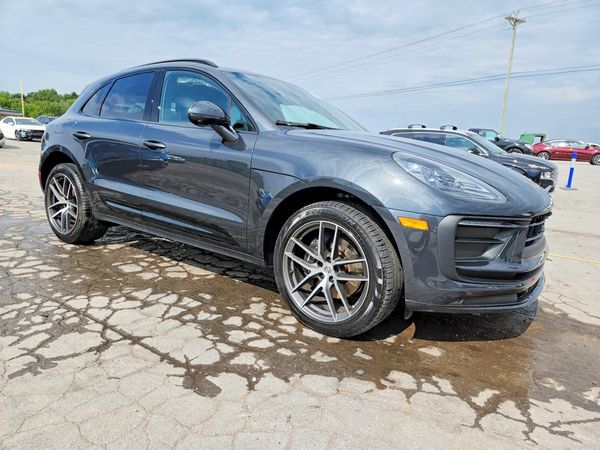 2025 PORSCHE MACAN