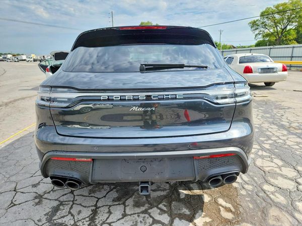 2025 PORSCHE MACAN