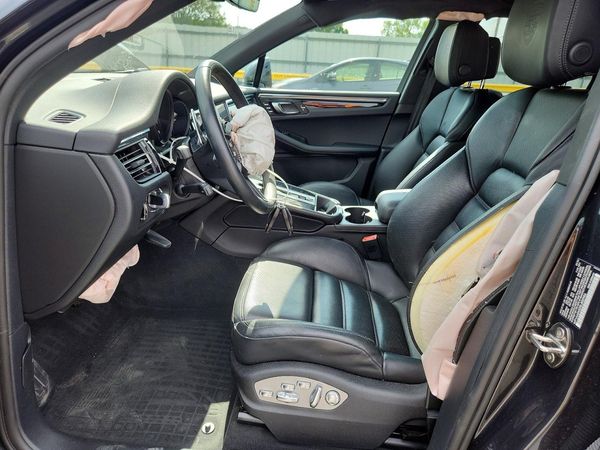 2025 PORSCHE MACAN
