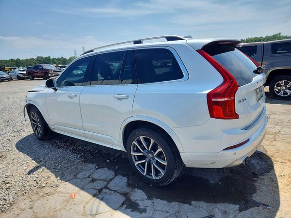 2019 VOLVO XC90 Momentum