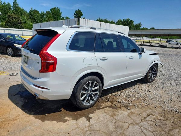 2019 VOLVO XC90 Momentum