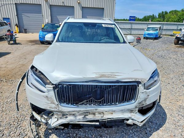 2019 VOLVO XC90 Momentum