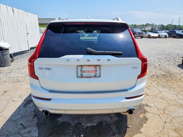 2019 VOLVO XC90 Momentum