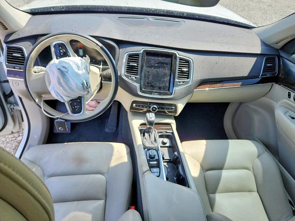 2019 VOLVO XC90 Momentum
