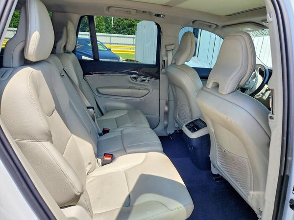 2019 VOLVO XC90 Momentum
