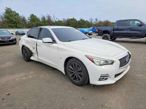 2015 INFINITI Q50