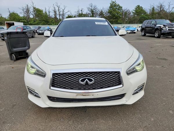 2015 INFINITI Q50