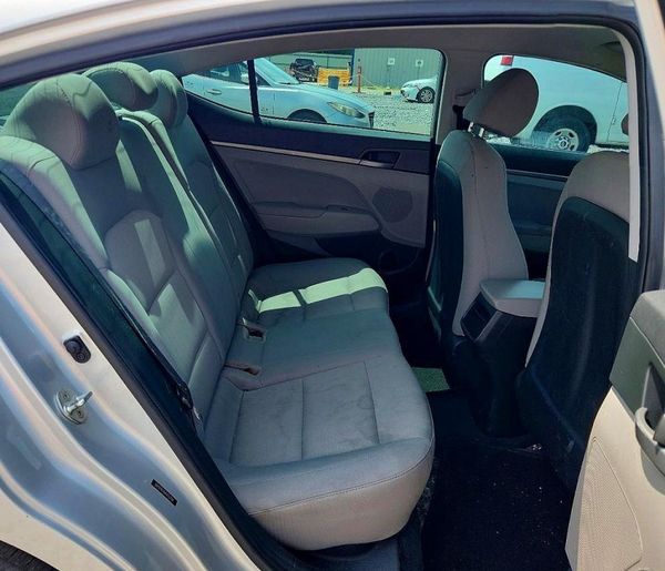 2017 HYUNDAI ELANTRA SE Base