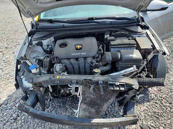2017 HYUNDAI ELANTRA SE Base
