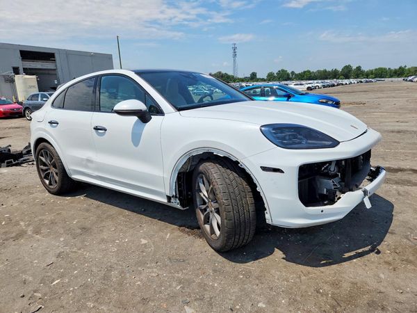 2024 PORSCHE CAYENNE