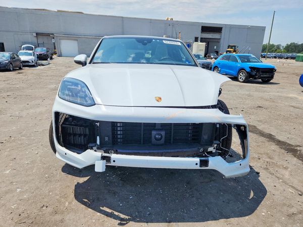 2024 PORSCHE CAYENNE
