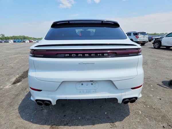 2024 PORSCHE CAYENNE