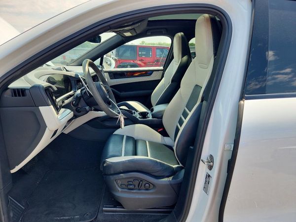 2024 PORSCHE CAYENNE
