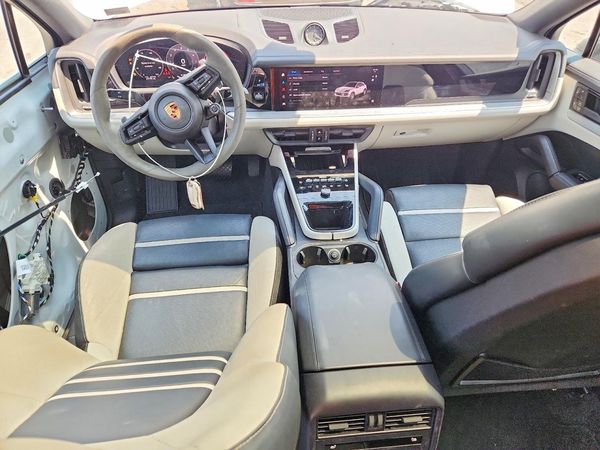 2024 PORSCHE CAYENNE