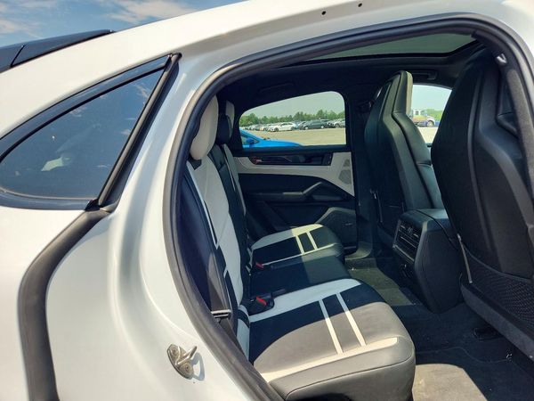 2024 PORSCHE CAYENNE
