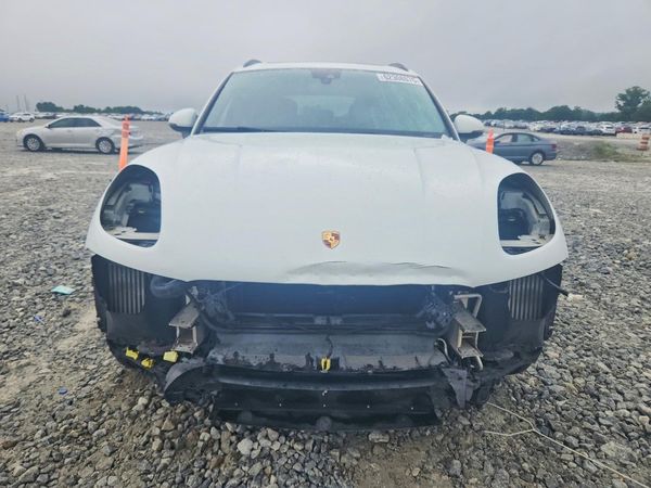 2017 PORSCHE MACAN