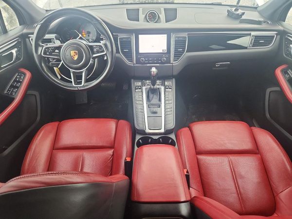 2017 PORSCHE MACAN