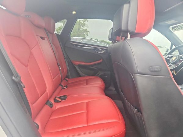 2017 PORSCHE MACAN