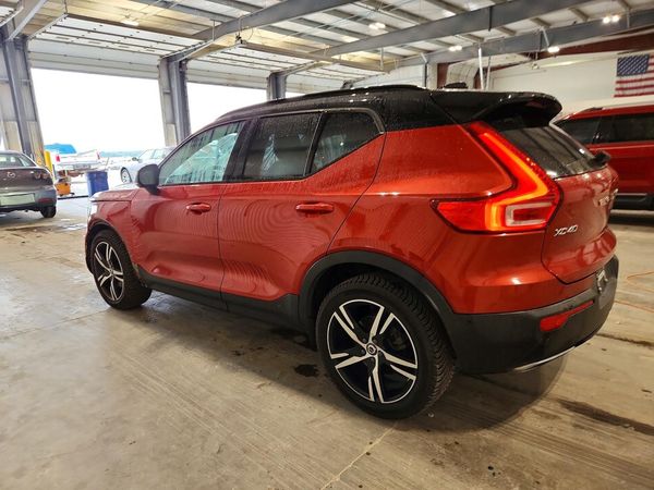 2019 VOLVO XC40