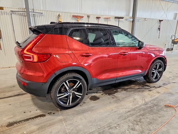 2019 VOLVO XC40