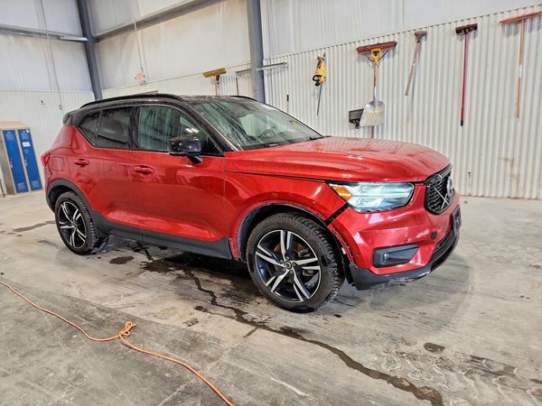 2019 VOLVO XC40