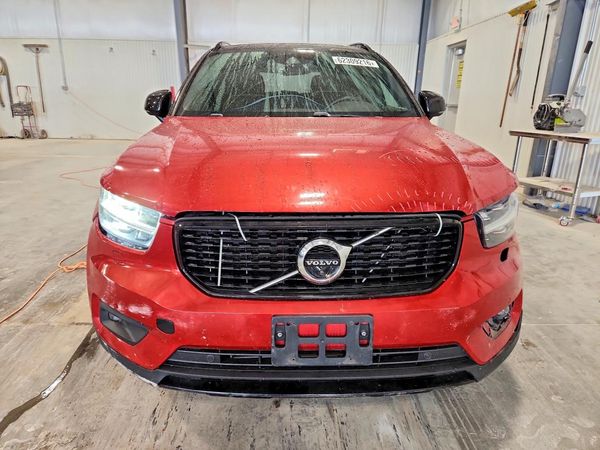 2019 VOLVO XC40