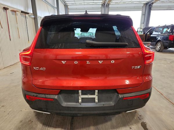 2019 VOLVO XC40