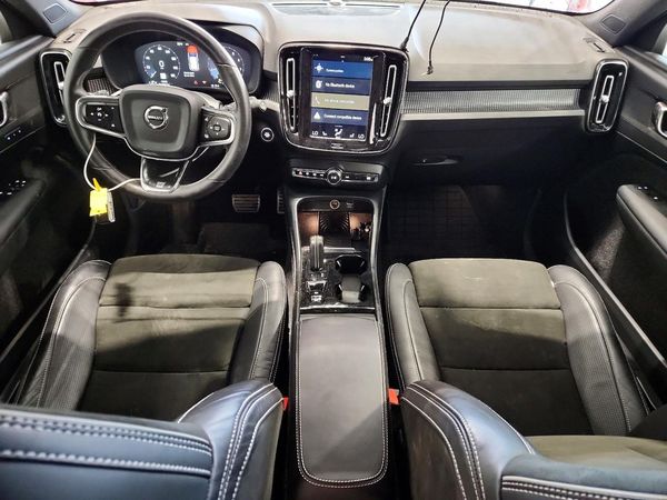 2019 VOLVO XC40