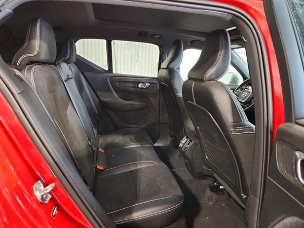 2019 VOLVO XC40