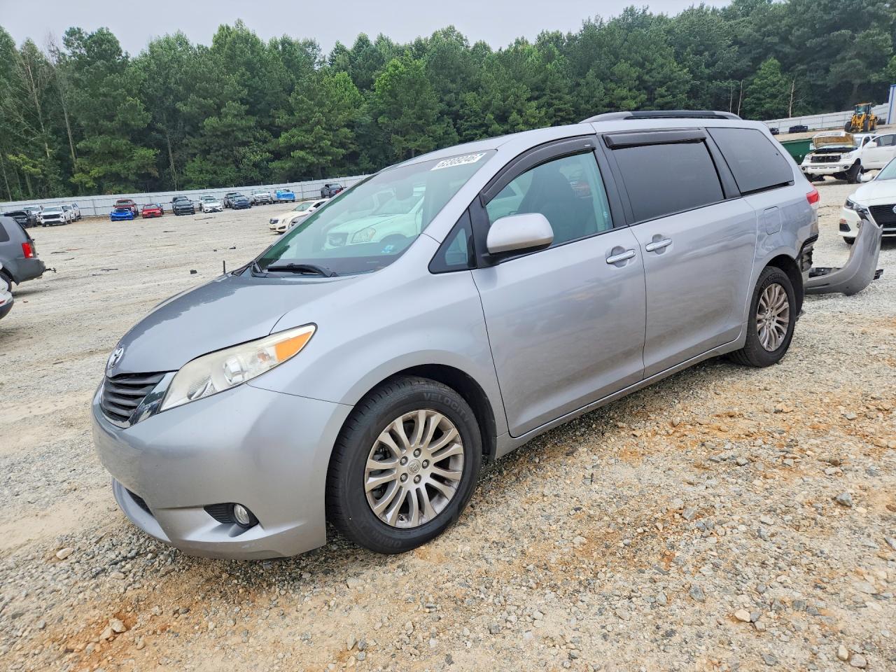 2013 TOYOTA SIENNA