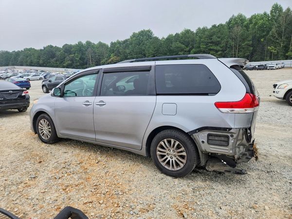 2013 TOYOTA SIENNA
