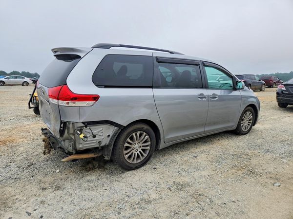 2013 TOYOTA SIENNA