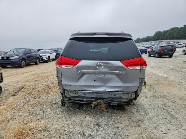2013 TOYOTA SIENNA