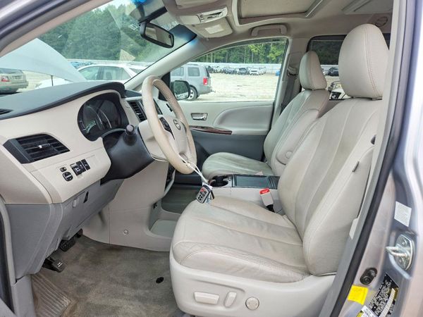 2013 TOYOTA SIENNA