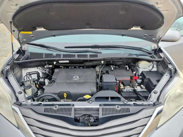 2013 TOYOTA SIENNA