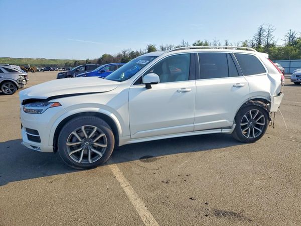 2019 VOLVO XC90 Momentum