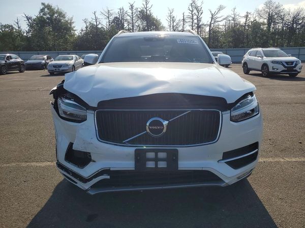 2019 VOLVO XC90 Momentum