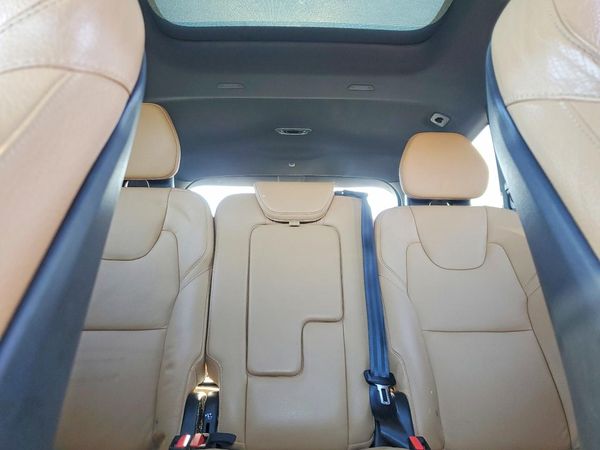 2019 VOLVO XC90 Momentum