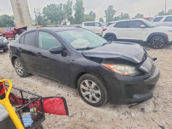 2013 MAZDA 3 SV/Base
