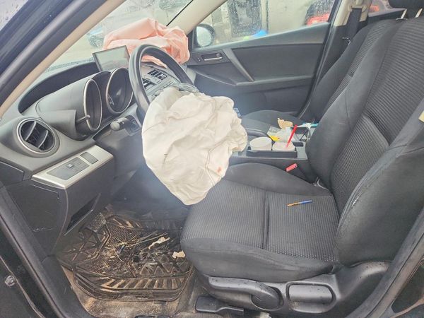 2013 MAZDA 3 SV/Base