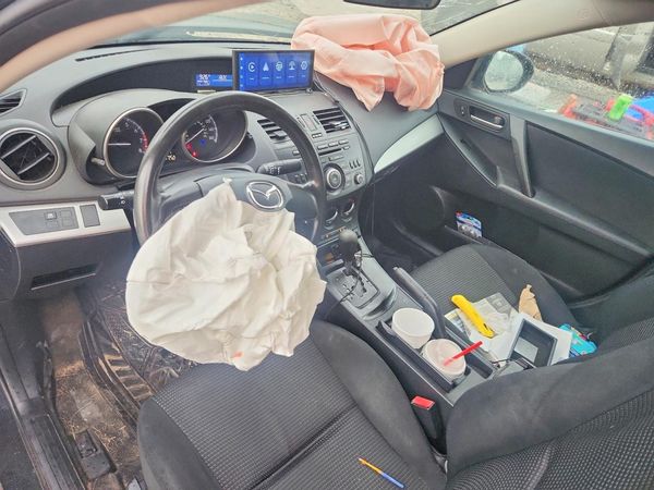 2013 MAZDA 3 SV/Base