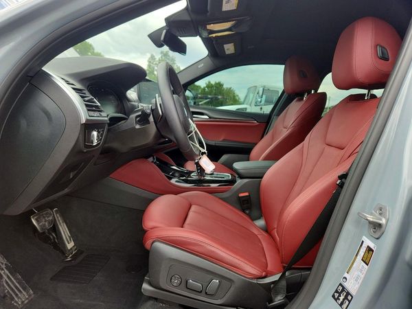 2025 BMW X4 xDrive 30i