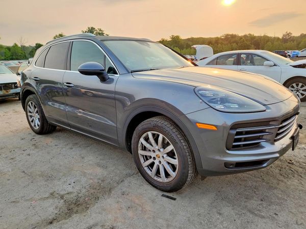 2022 PORSCHE CAYENNE Base