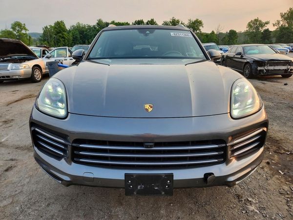 2022 PORSCHE CAYENNE Base