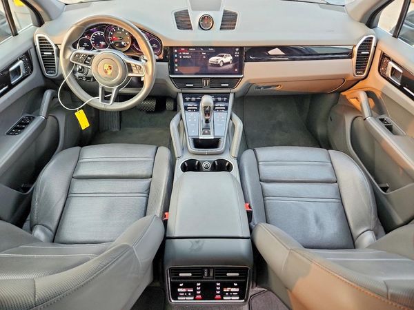 2022 PORSCHE CAYENNE Base