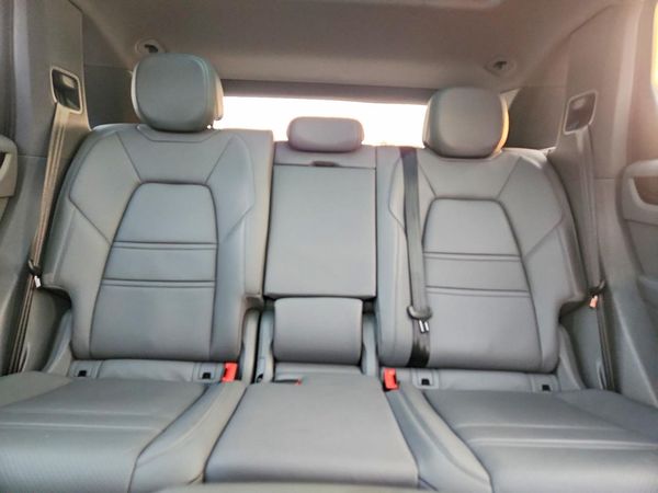 2022 PORSCHE CAYENNE Base