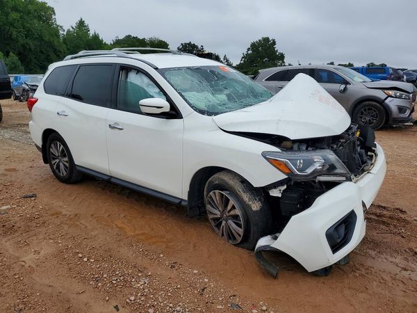 2018 NISSAN PATHFINDER — Passenger 3/4